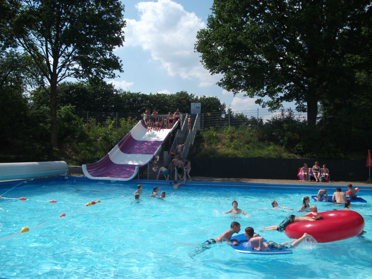 Rutschbahn im Außenbad De Mors