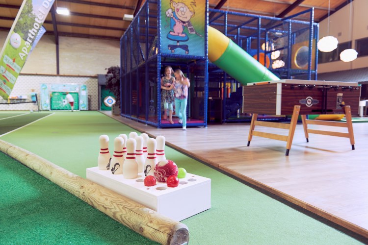 Großzügigen Indoorspielplatz in Familotel Aparthotel Delden - Twente, Niederlande